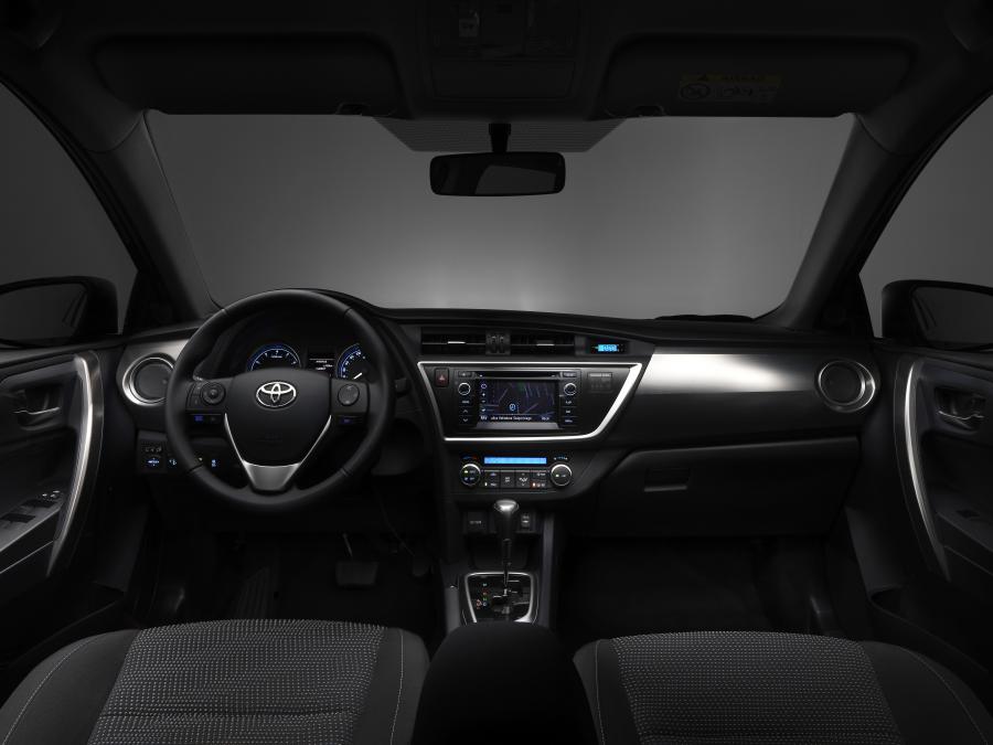  Toyota Auris 2012 года  (фото 15 из 17)